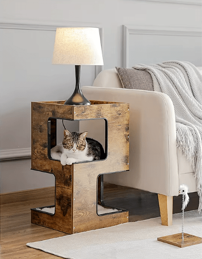 arbre à chat en bois bout de canape chat au milieu modele fonce